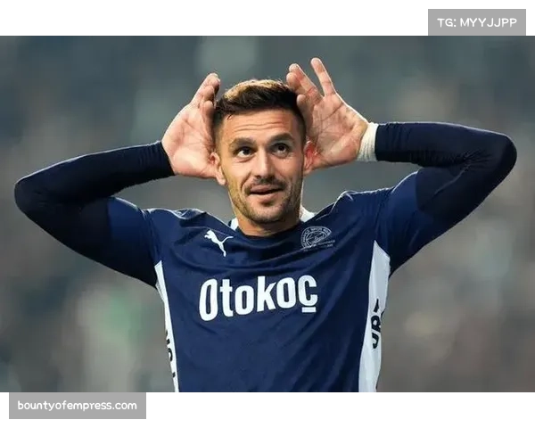 费内巴切老将塔迪奇宝刀未老 成中场调度核心